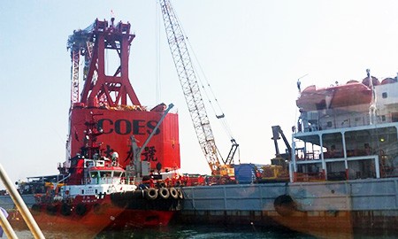 South Korea begins salvaging sunken Sewol ferry - ảnh 1